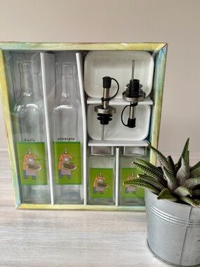 Chef-Motif Oil & Vinegar Bottle Set. Six‑Piece Glass Set.